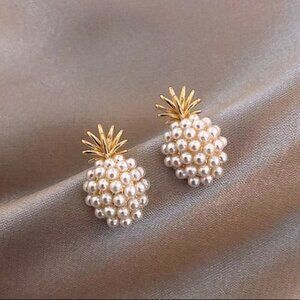 “Royal Appetite” Pearl Gold Pineapple Stud Earring